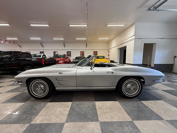 Chevrolet Corvette 10 of 30