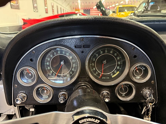 Chevrolet Corvette 28 of 30