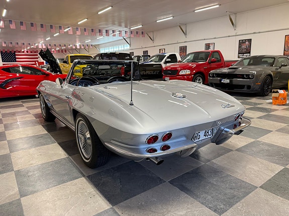 Chevrolet Corvette 11 of 30
