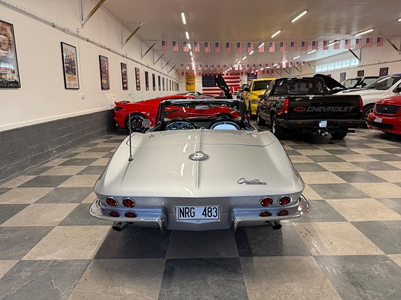 Chevrolet Corvette 12 of 30
