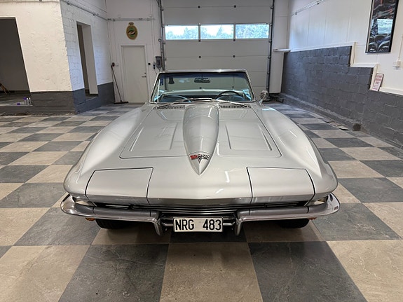 Chevrolet Corvette 5 of 30