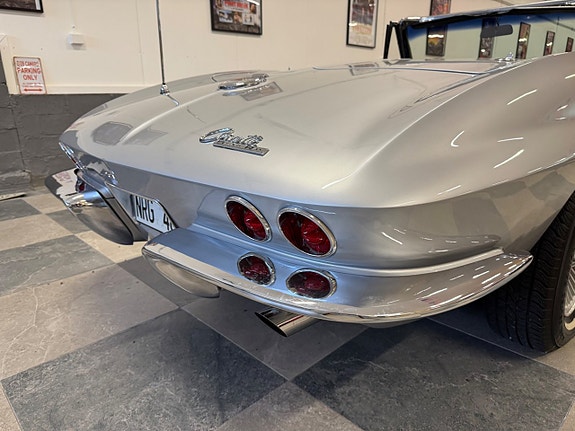 Chevrolet Corvette 20 of 30