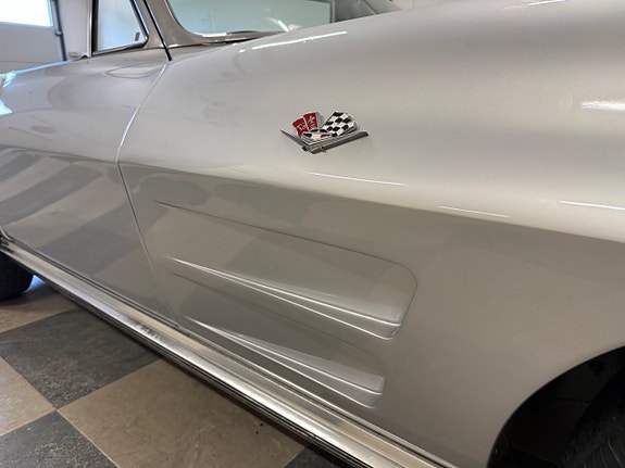 Chevrolet Corvette 16 of 30