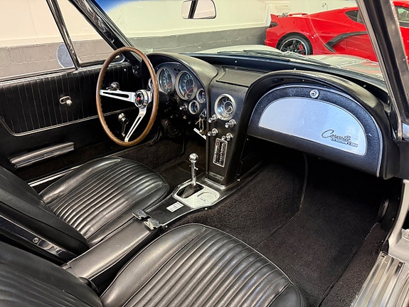 Chevrolet Corvette 25 of 30