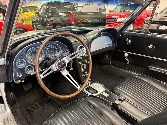 Chevrolet Corvette 22 of 30