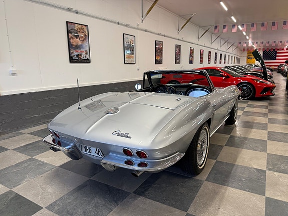 Chevrolet Corvette 13 of 30