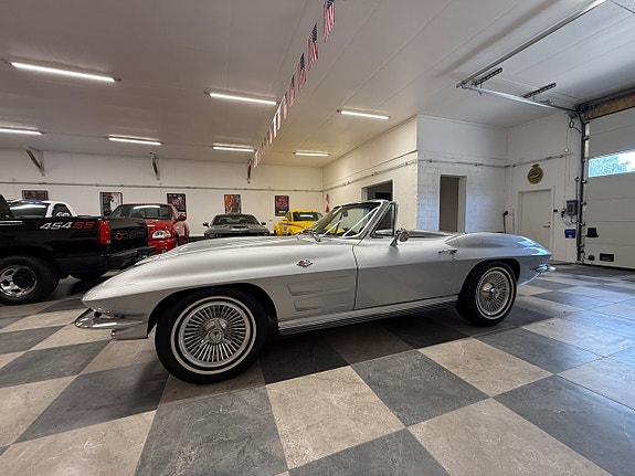 Chevrolet Corvette 9 of 30