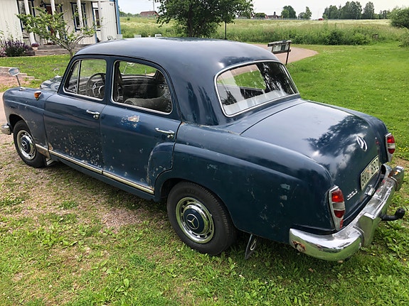 Mercedes-Benz 180 D 2 of 5