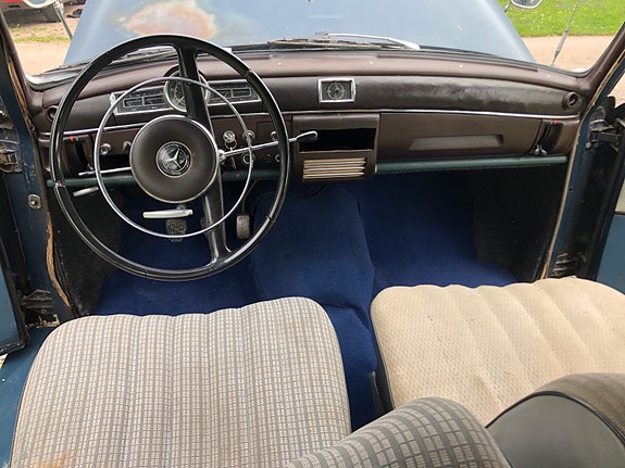 Mercedes-Benz 180 D 3 of 5