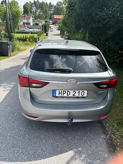Toyota Avensis 3 of 5