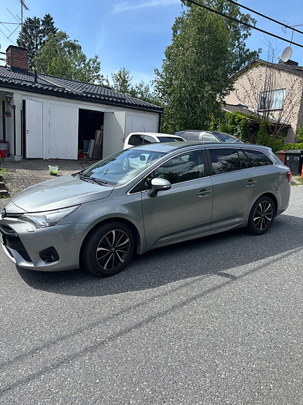 Toyota Avensis 4 of 5