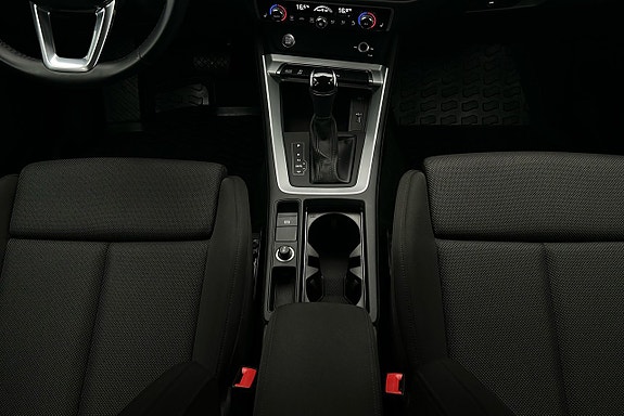 Audi Q3 9 of 23