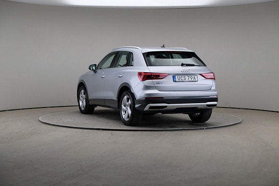 Audi Q3 2 of 5
