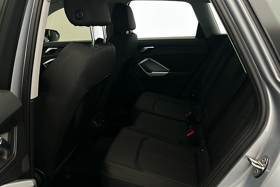 Audi Q3 13 of 23