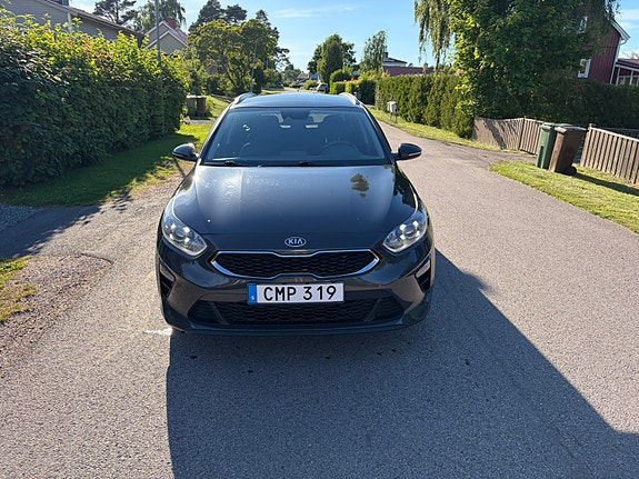 Kia Ceed 2 of 5