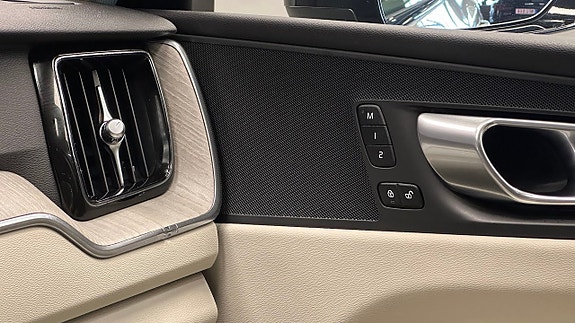 Volvo XC60 15 of 23