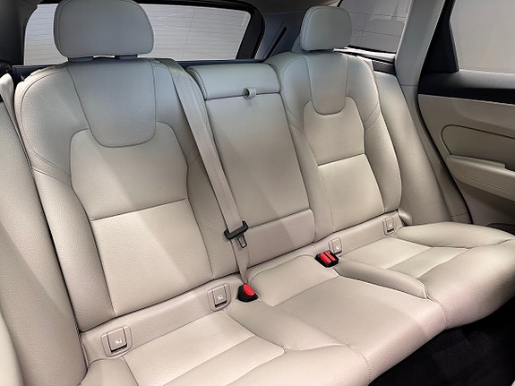 Volvo XC60 10 of 23