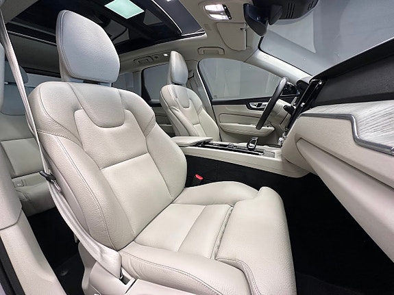 Volvo XC60 8 of 23