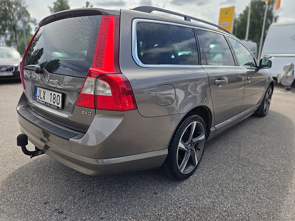 Volvo V70 3 of 7