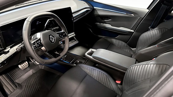 Renault Scenic E-Tech 5 of 5