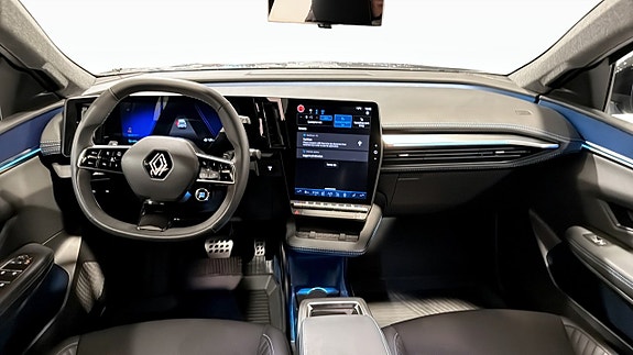 Renault Scenic E-Tech 4 of 5