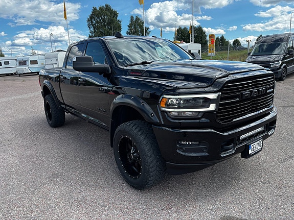 Dodge RAM 2500 2 of 5