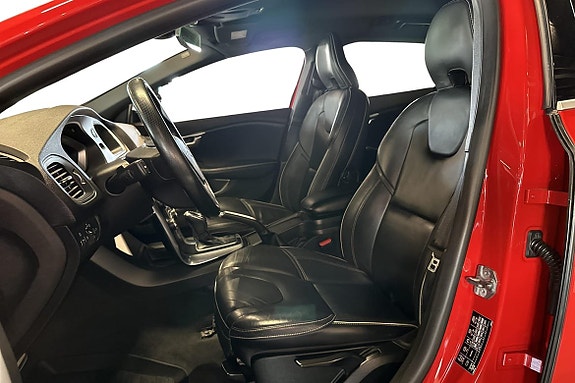 Volvo V40 11 of 23