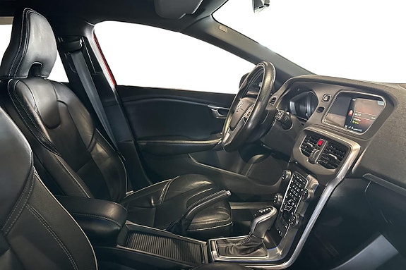 Volvo V40 9 of 23