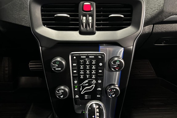 Volvo V40 12 of 23