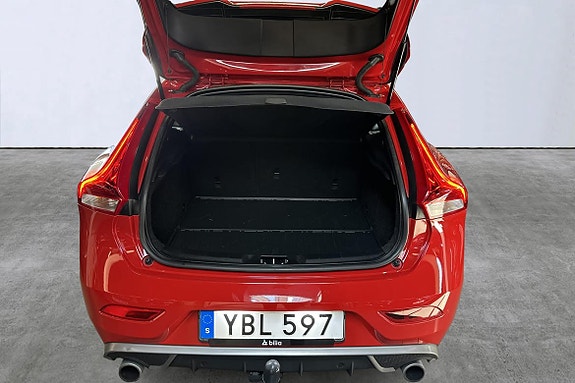 Volvo V40 16 of 23