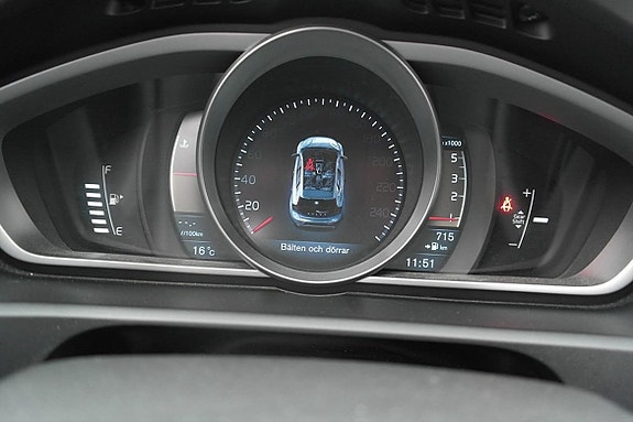 Volvo V40 12 of 23