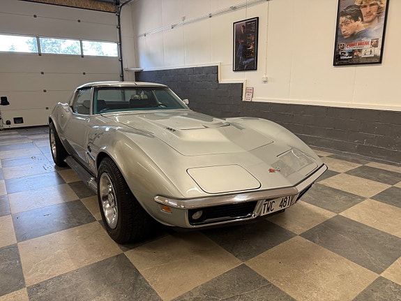 Chevrolet Corvette 3 of 5