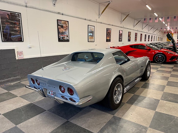 Chevrolet Corvette 12 of 30