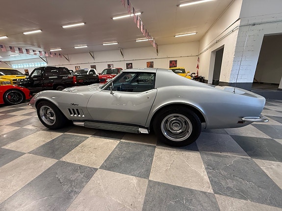 Chevrolet Corvette 17 of 30