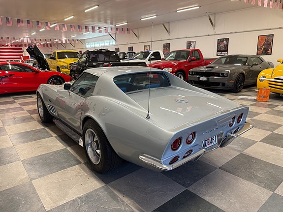Chevrolet Corvette 16 of 30