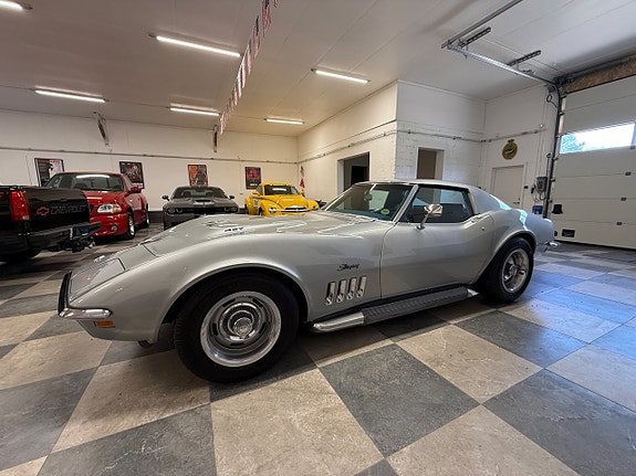 Chevrolet Corvette 18 of 30