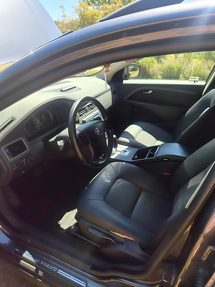 Volvo V70 3 of 5