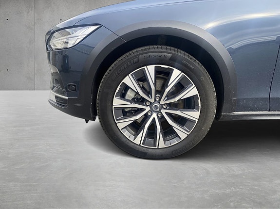 Volvo V90 Cross Country 8 of 15
