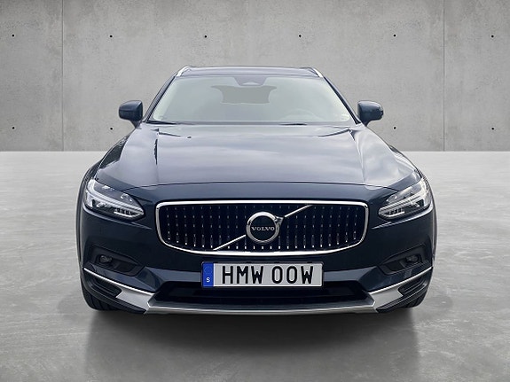 Volvo V90 Cross Country 2 of 5