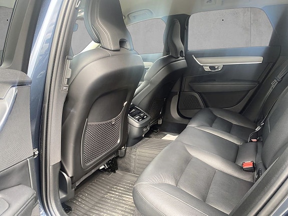 Volvo V90 Cross Country 14 of 15