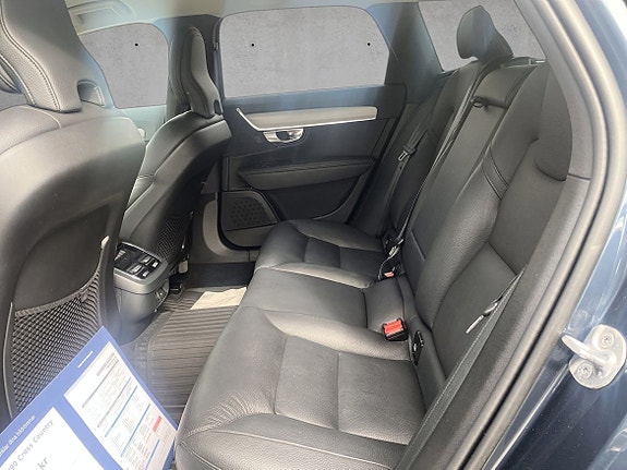 Volvo V90 Cross Country 13 of 15