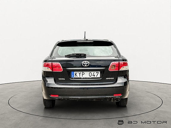 Toyota Avensis 5 of 5