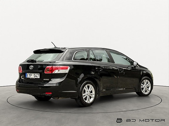Toyota Avensis 3 of 5