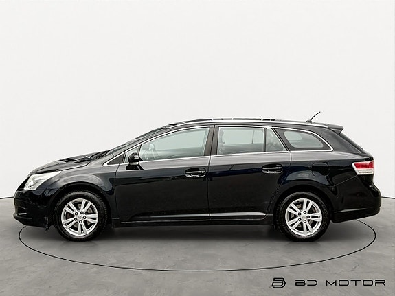 Toyota Avensis 2 of 5