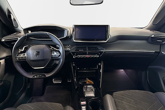Peugeot 2008 8 of 17