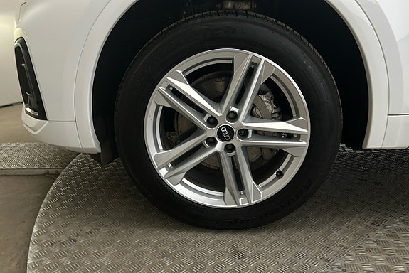 Audi Q5 12 of 26