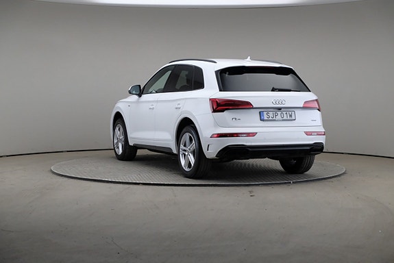 Audi Q5 2 of 26