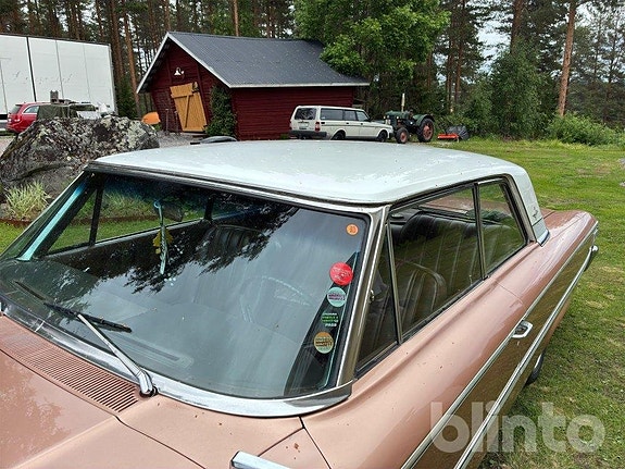 Ford Galaxie 9 of 12