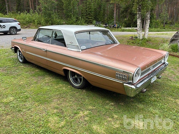 Ford Galaxie 7 of 12