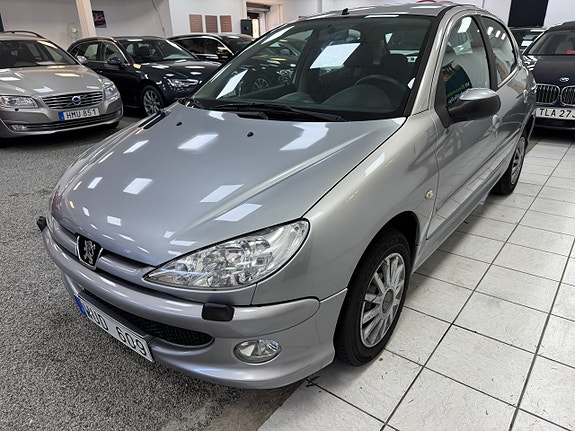Peugeot 206 2 of 5